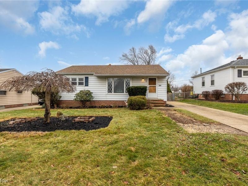 10941 Gabriella Drive, Parma, OH 44130 Photo 2