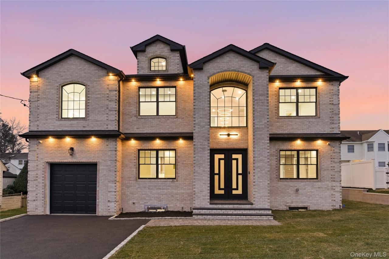 12 Lee Avenue, Albertson, NY 11507 Main Photo