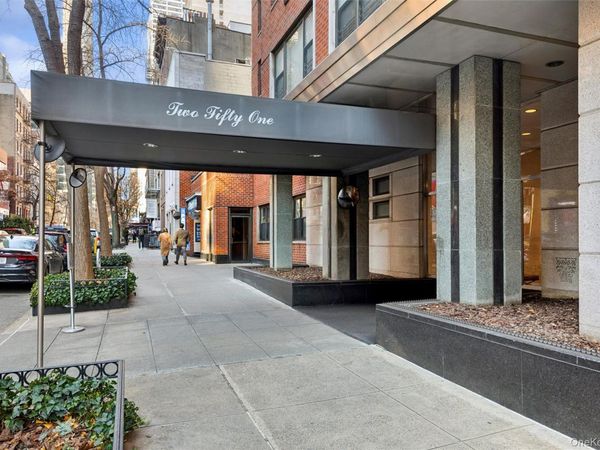251 E 51st Street, Unit 15G, New York (Manhattan), NY 10022