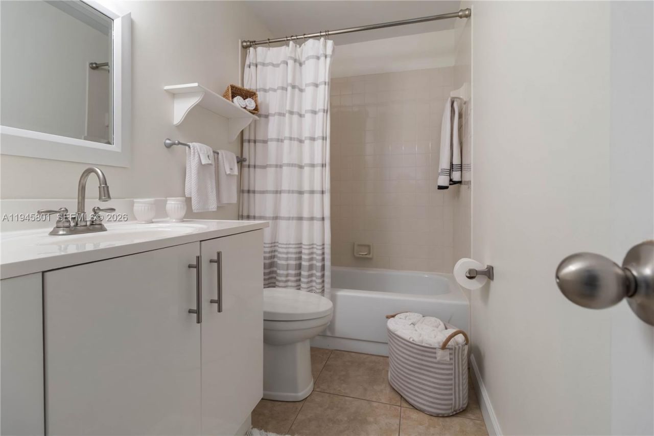 602 Executive Center Dr, Unit 208, West Palm Beach, FL 33401 Photo