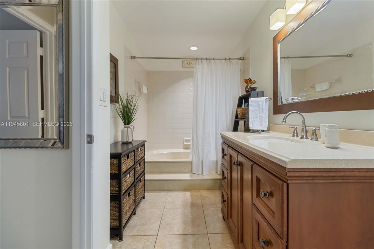 602 Executive Center Dr, Unit 208, West Palm Beach, FL 33401 Photo