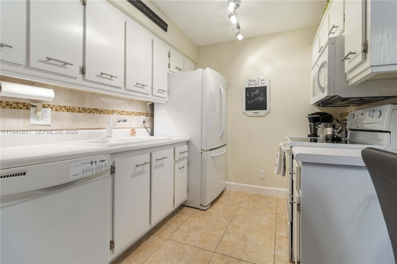 602 Executive Center Dr, Unit 208, West Palm Beach, FL 33401 Photo