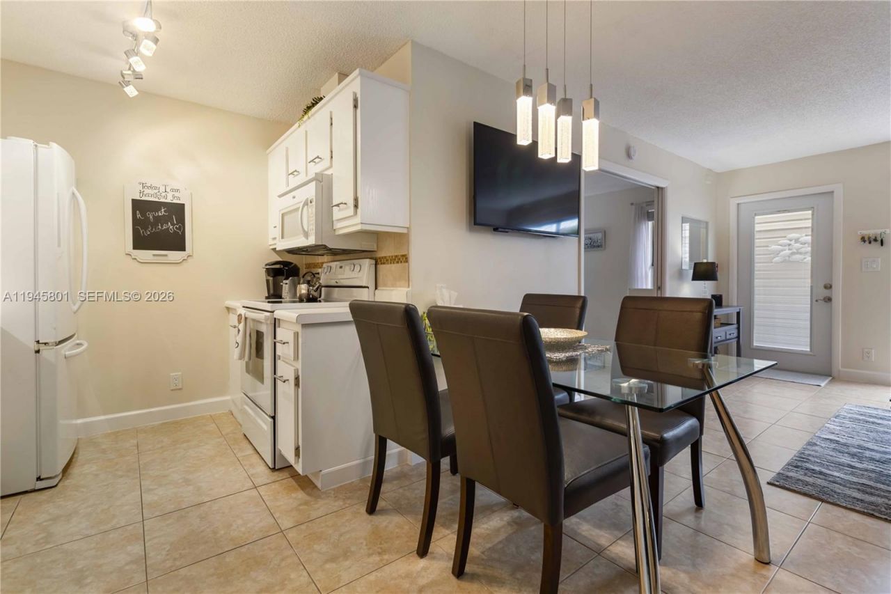 602 Executive Center Dr, Unit 208, West Palm Beach, FL 33401 Photo