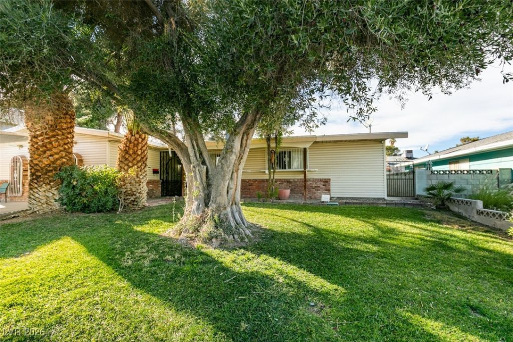 4681 Lancer Way, Las Vegas, NV 89121 Main Photo