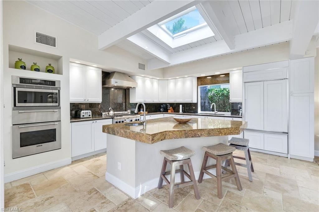 210 Central Ave, Naples, FL 34102 Photo