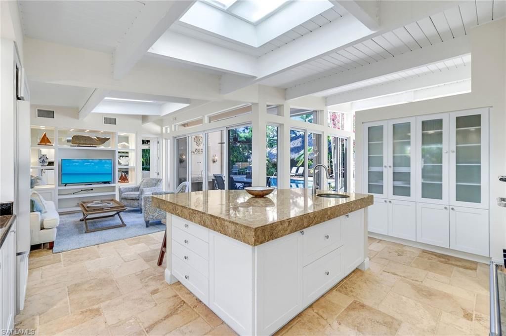 210 Central Ave, Naples, FL 34102 Photo