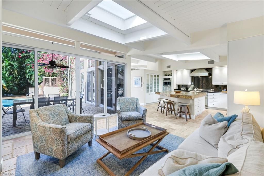 210 Central Ave, Naples, FL 34102 Photo