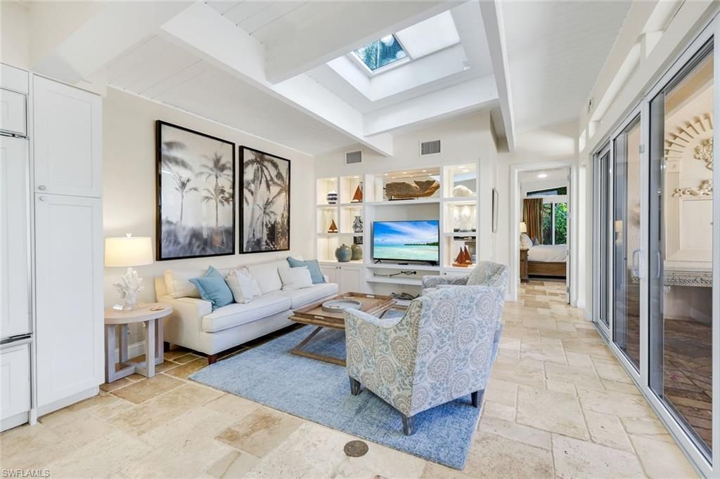 210 Central Ave, Naples, FL 34102 Photo