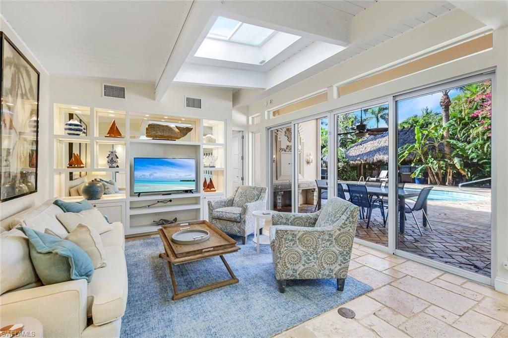 210 Central Ave, Naples, FL 34102 Photo