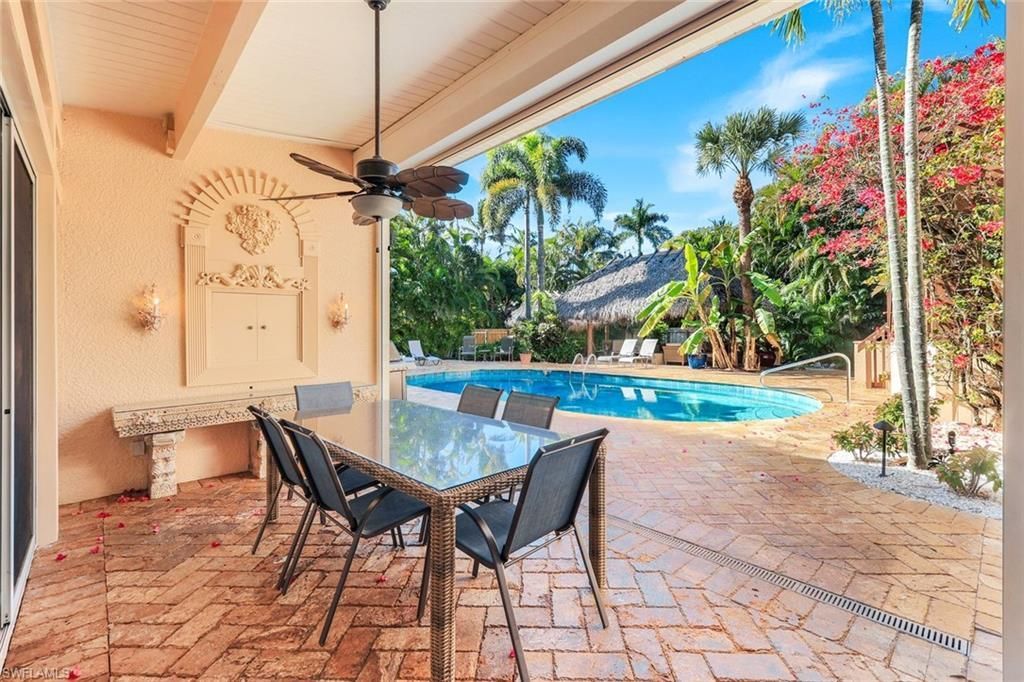 210 Central Ave, Naples, FL 34102 Photo