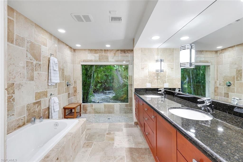 210 Central Ave, Naples, FL 34102 Photo