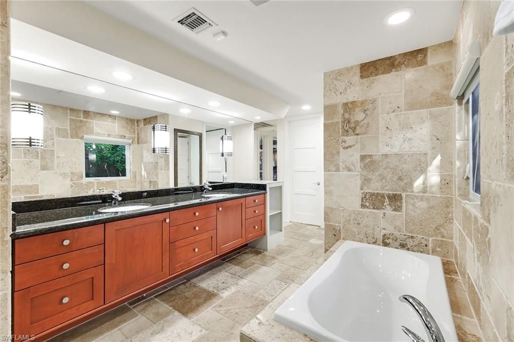 210 Central Ave, Naples, FL 34102 Photo
