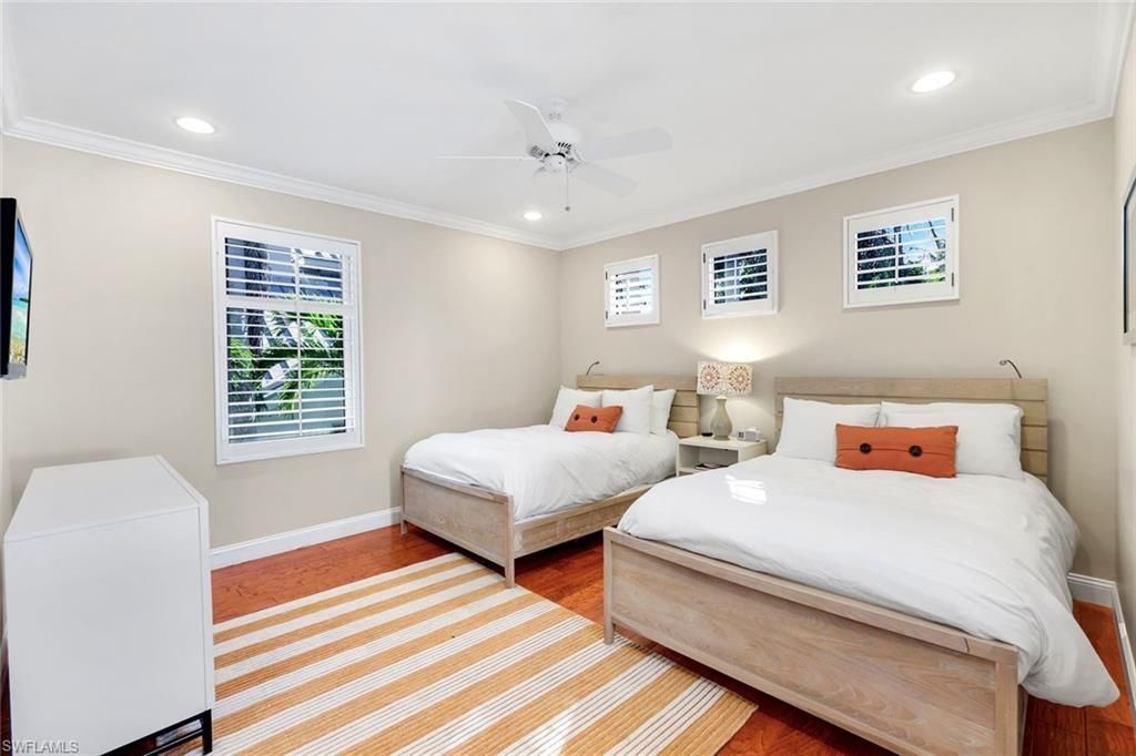 210 Central Ave, Naples, FL 34102 Photo