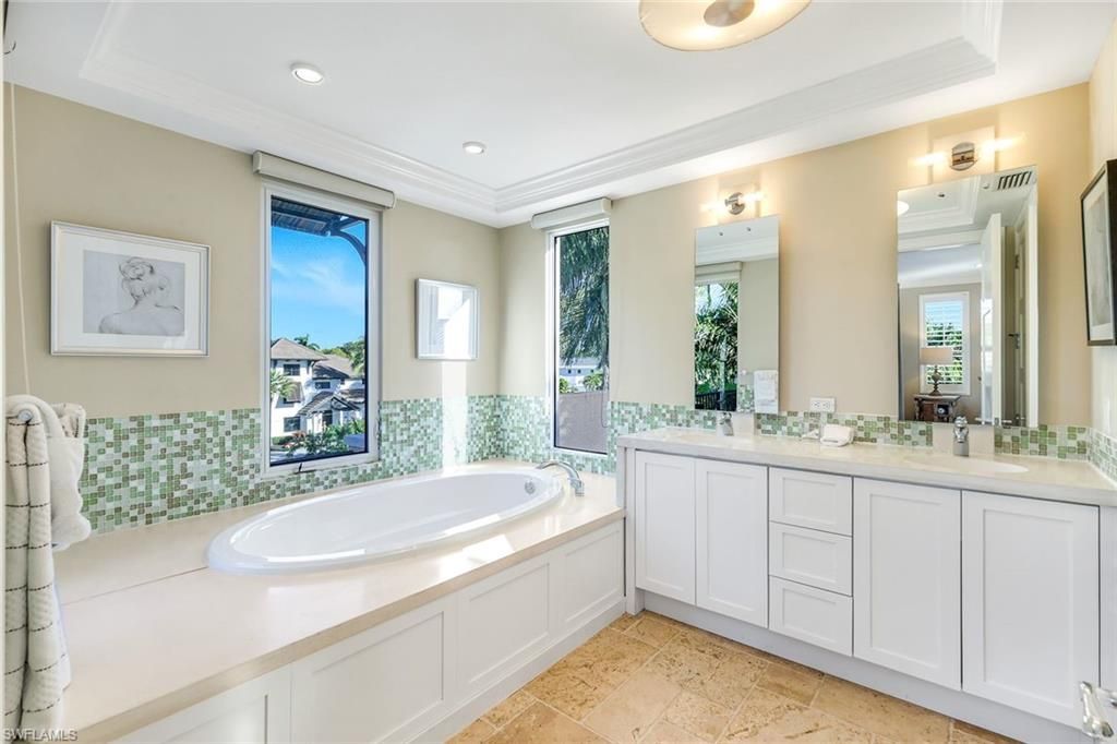 210 Central Ave, Naples, FL 34102 Photo