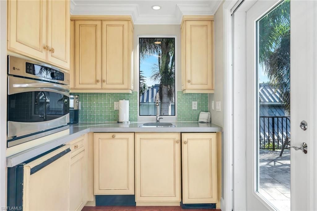 210 Central Ave, Naples, FL 34102 Photo