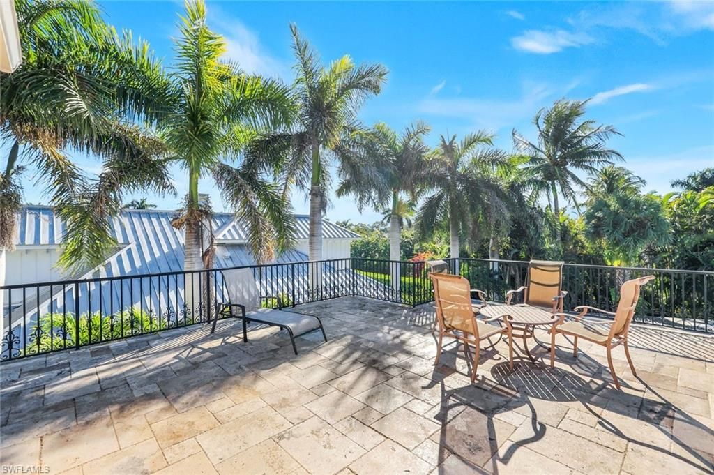 210 Central Ave, Naples, FL 34102 Photo