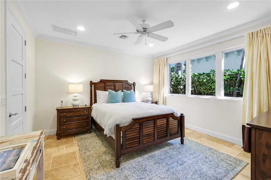 210 Central Ave, Naples, FL 34102 Photo
