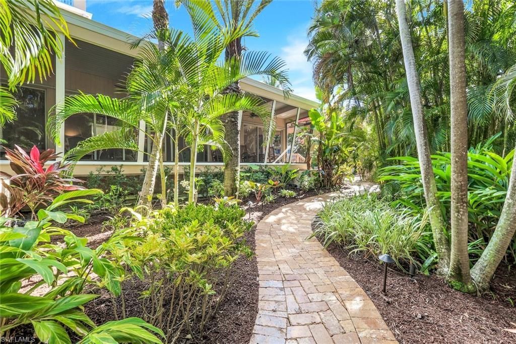 210 Central Ave, Naples, FL 34102 Photo