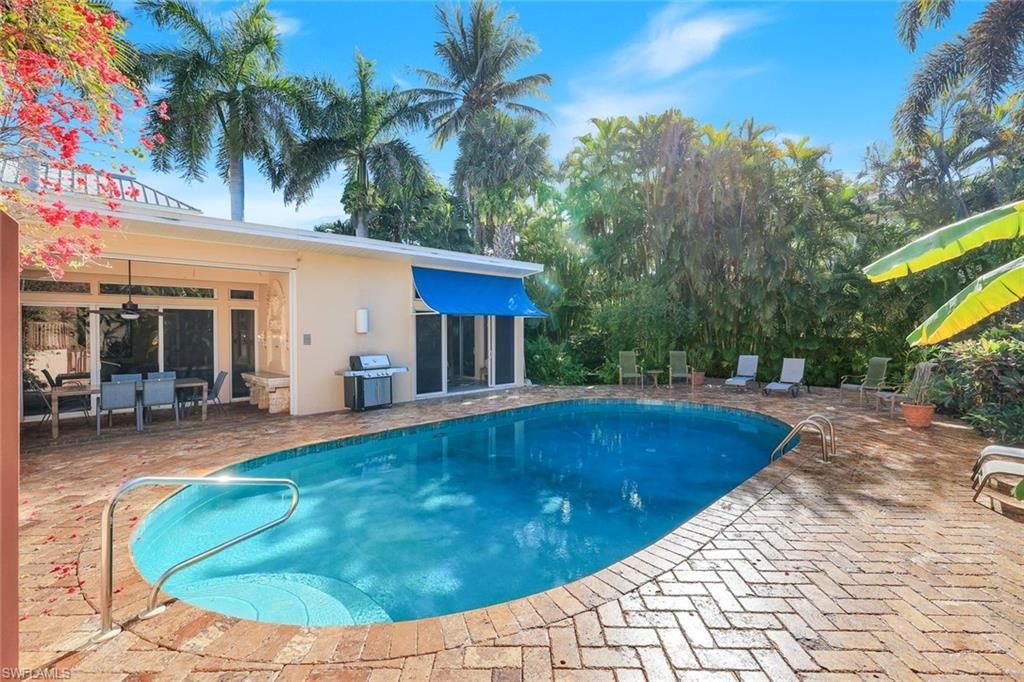 210 Central Ave, Naples, FL 34102 Photo