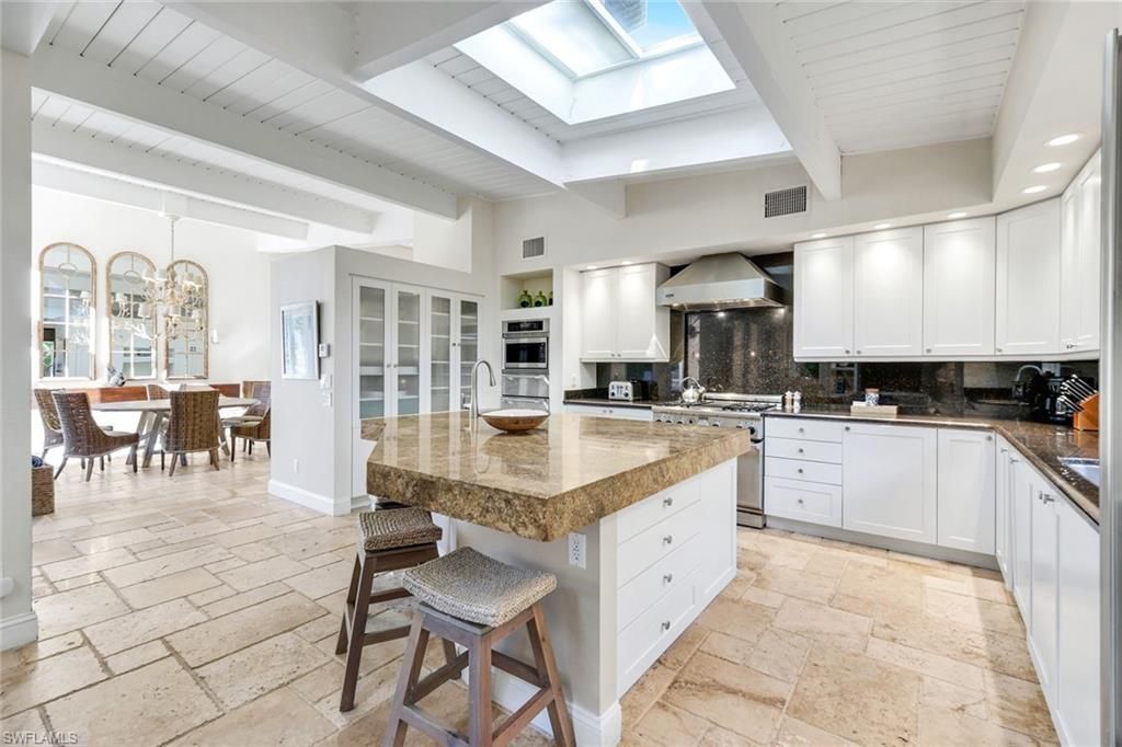 210 Central Ave, Naples, FL 34102 Photo