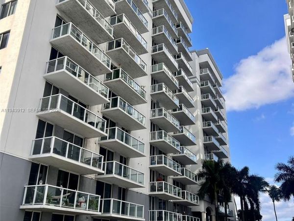 5091 NW 7th St, Unit 302, Miami, FL 33126