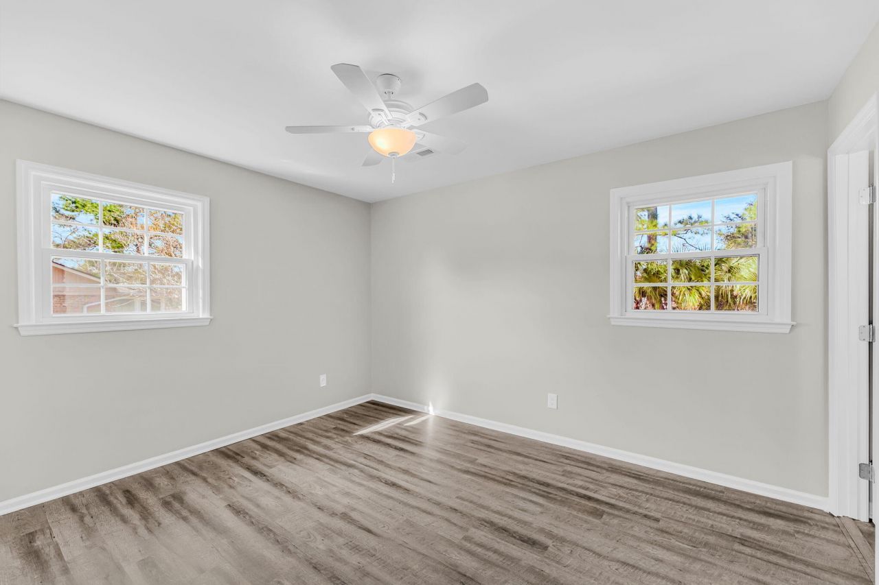 75 University Drive Photo 15