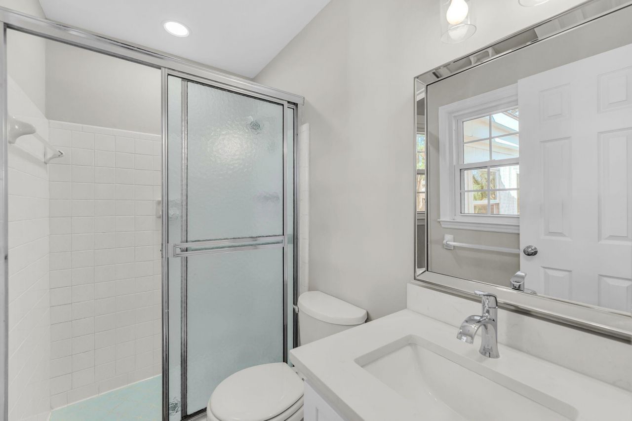 75 University Drive Photo 17