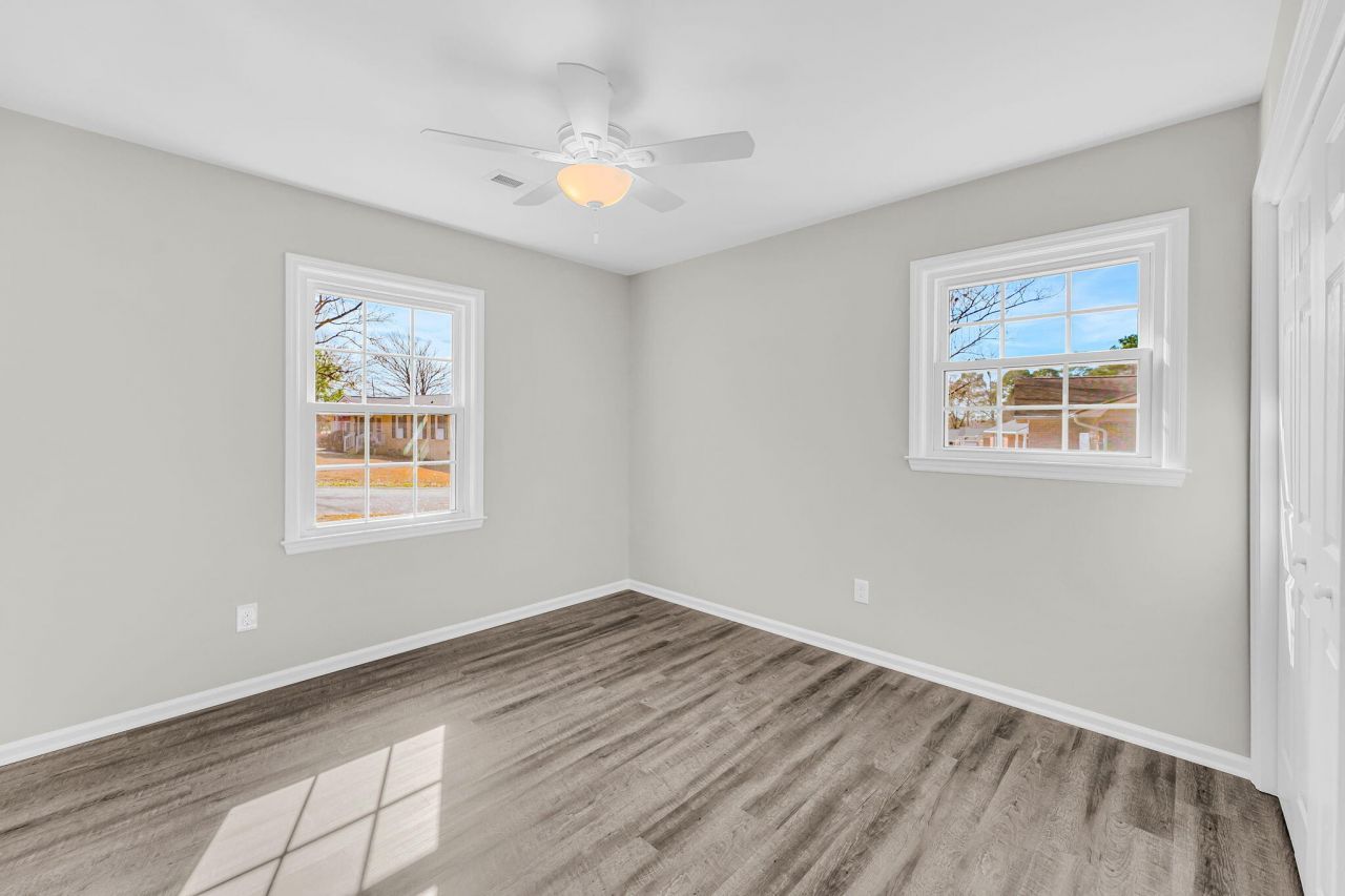 75 University Drive Photo 18