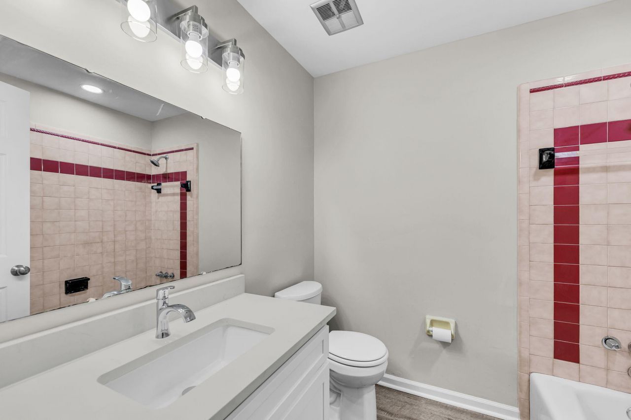 75 University Drive Photo 20