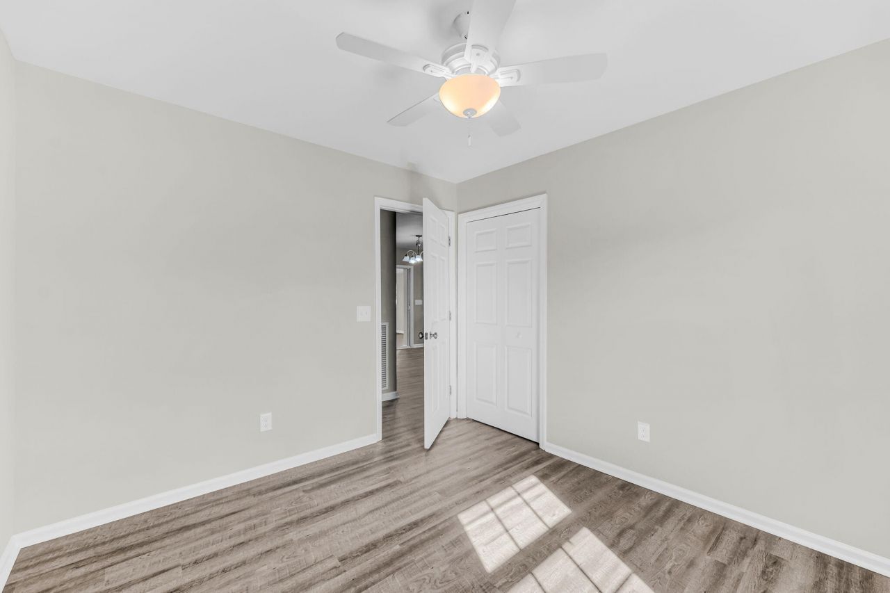 75 University Drive Photo 22