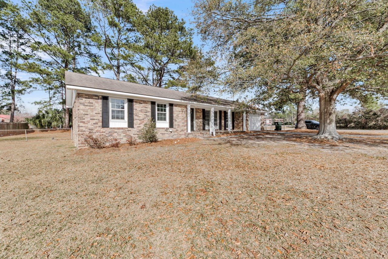 75 University Drive Photo 28