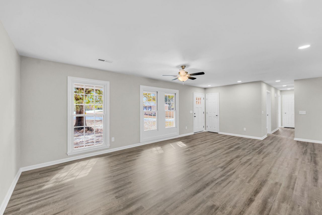 75 University Drive Photo 3