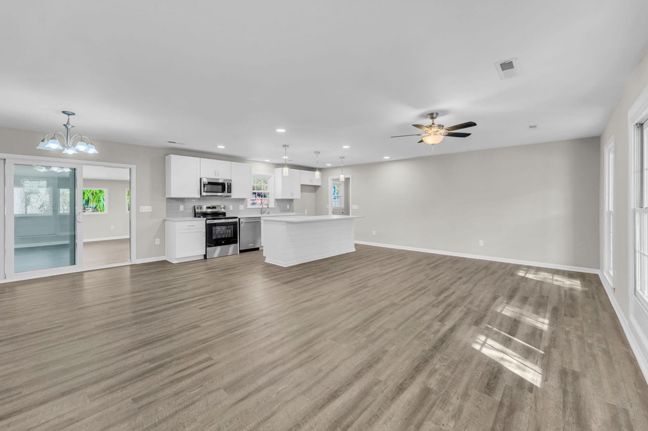 75 University Drive Photo 4