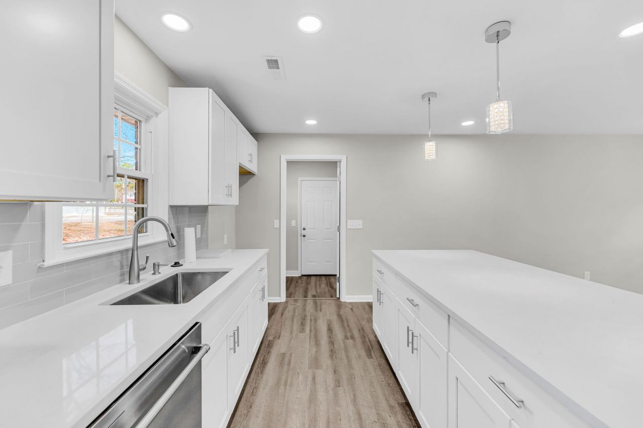 75 University Drive Photo 9