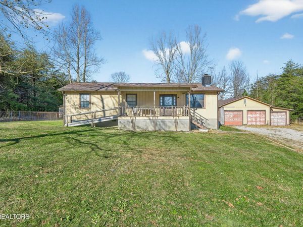 694 Sligo St, Crossville, TN 38572