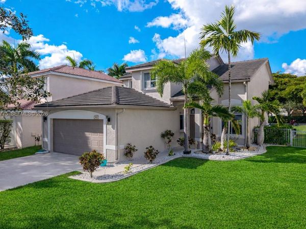 940 SW 177th Way, Pembroke Pines, FL 33029