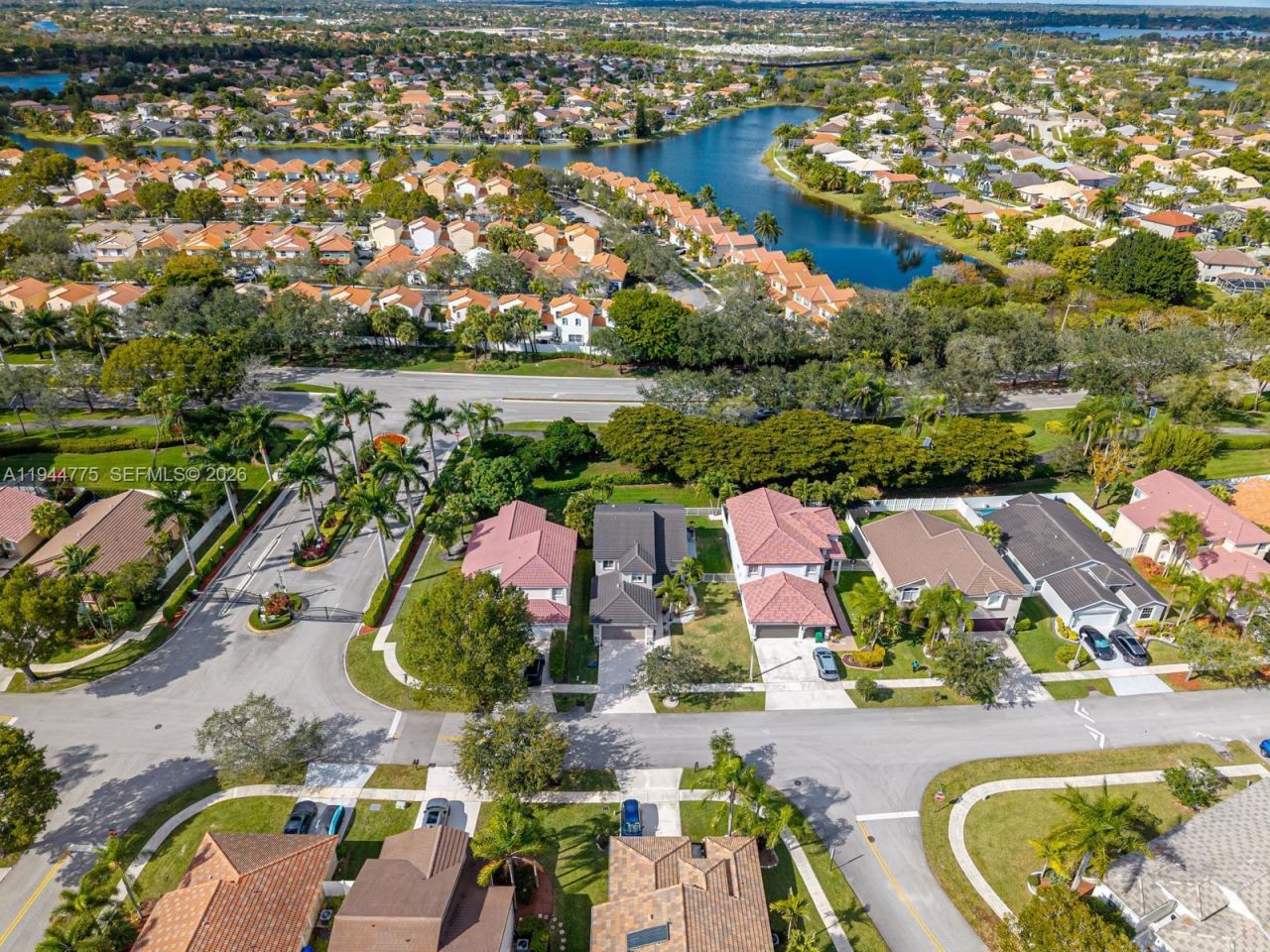 940 SW 177th Way, Pembroke Pines, FL 33029 Photo