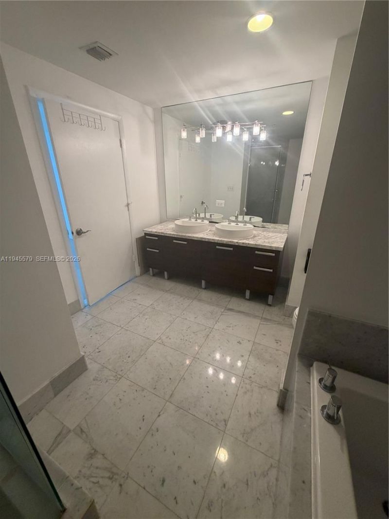 244 Biscayne Blvd, Unit 1210, Miami, FL 33132 Photo