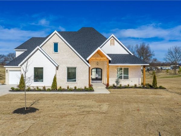 3094 Buck Avenue, Tontitown, AR 72762