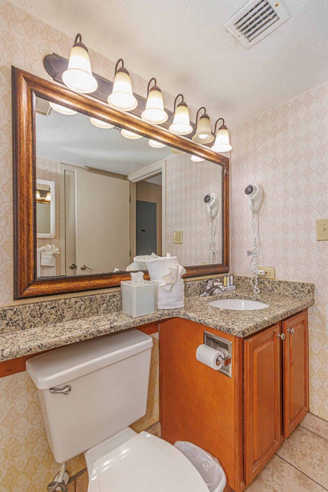 2701 N Ocean Blvd. Photo 21