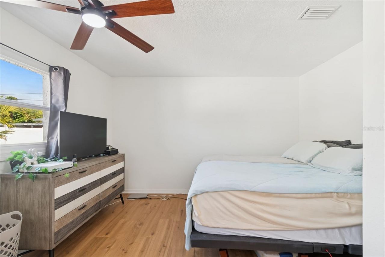 7631 18th Way N, Saint Petersburg, FL 33702 Photo