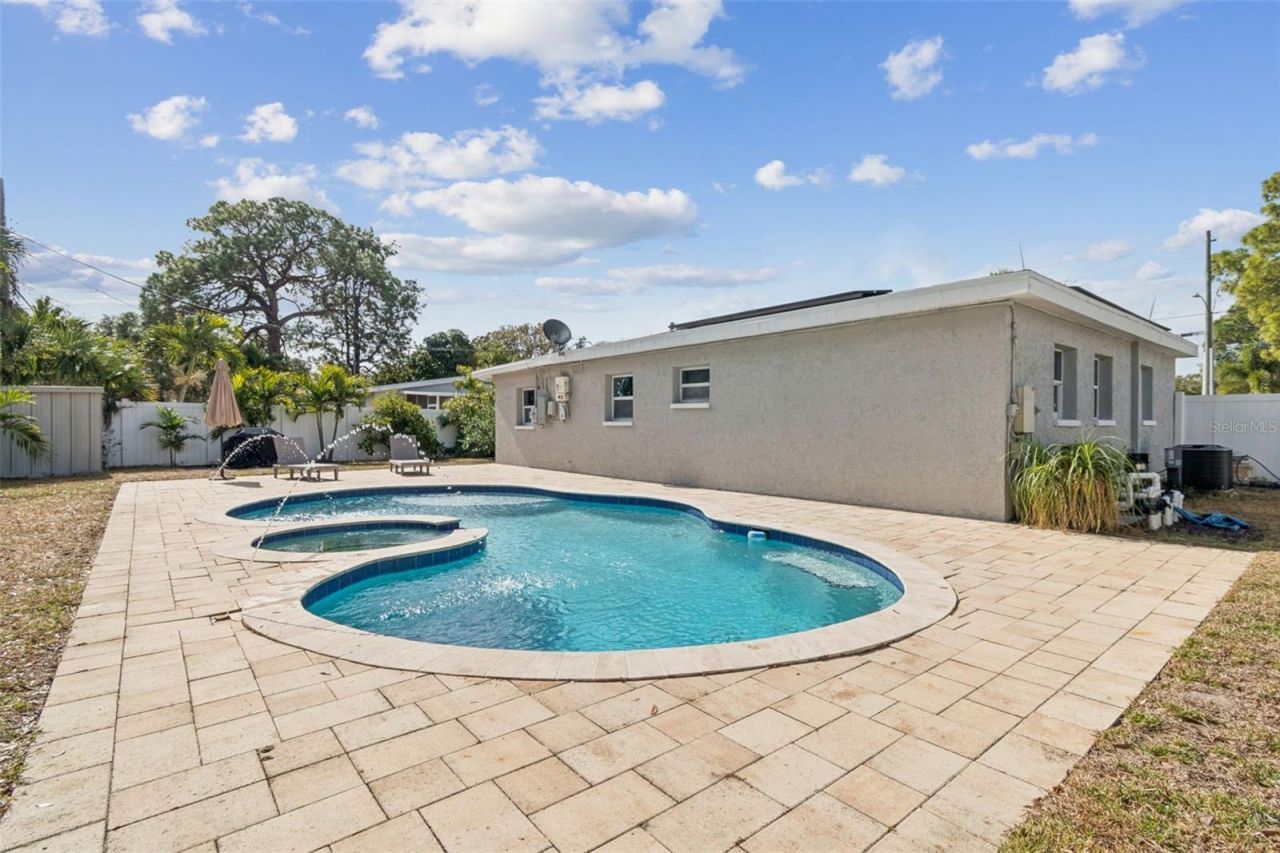 7631 18th Way N, Saint Petersburg, FL 33702 Photo