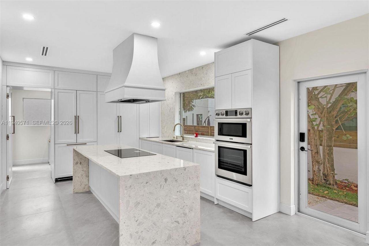 1636 SW 9th St, Miami, FL 33135 Photo