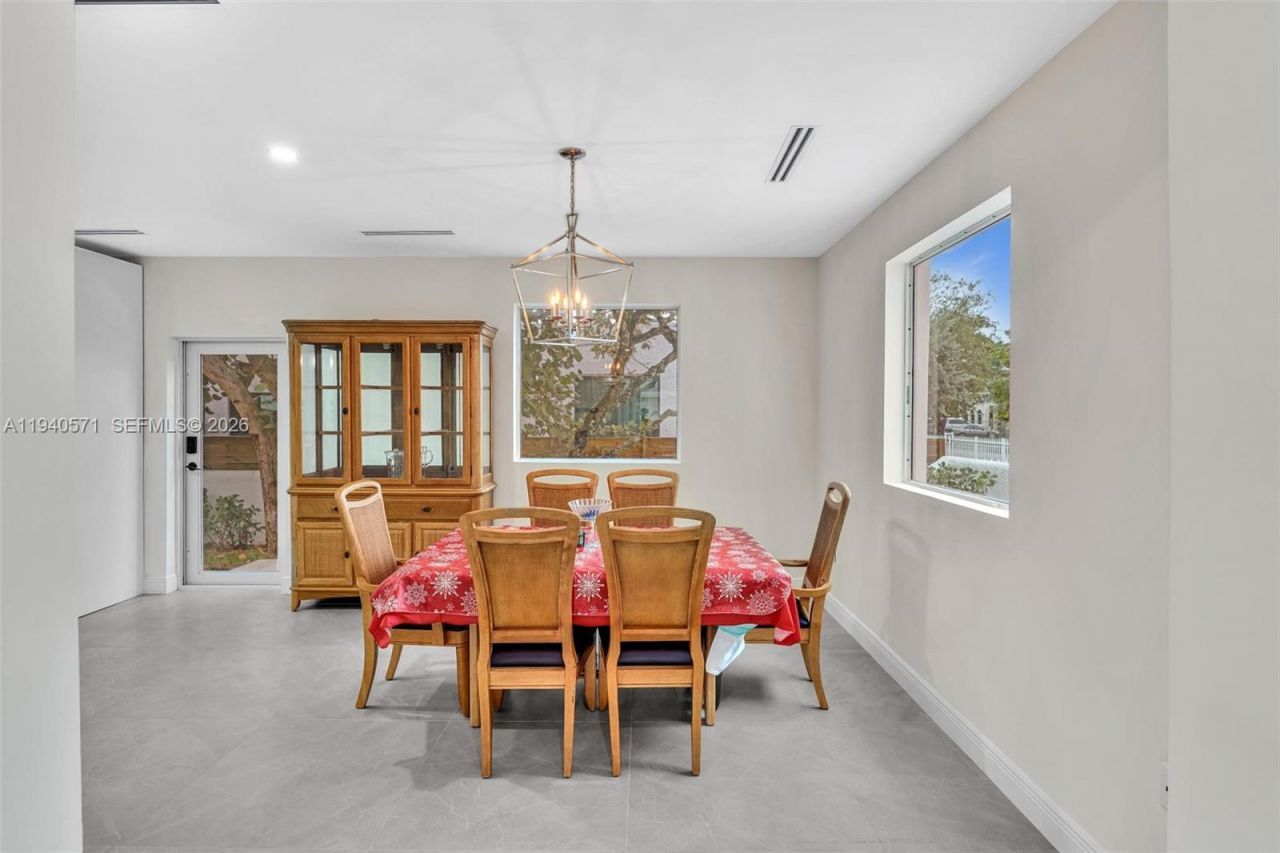 1636 SW 9th St, Miami, FL 33135 Photo