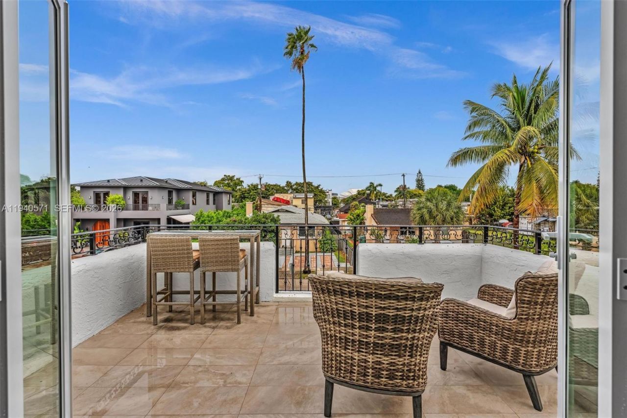 1636 SW 9th St, Miami, FL 33135 Photo