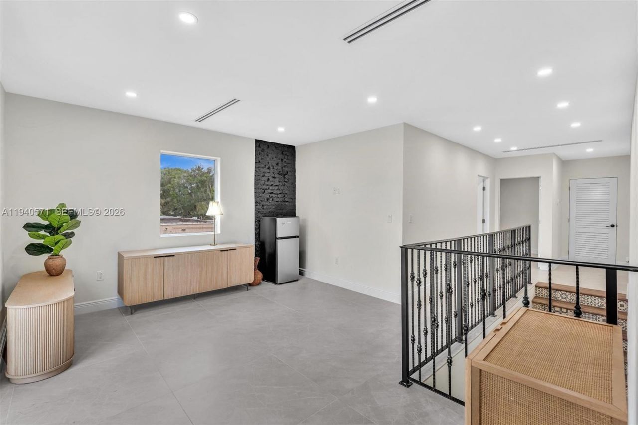 1636 SW 9th St, Miami, FL 33135 Photo