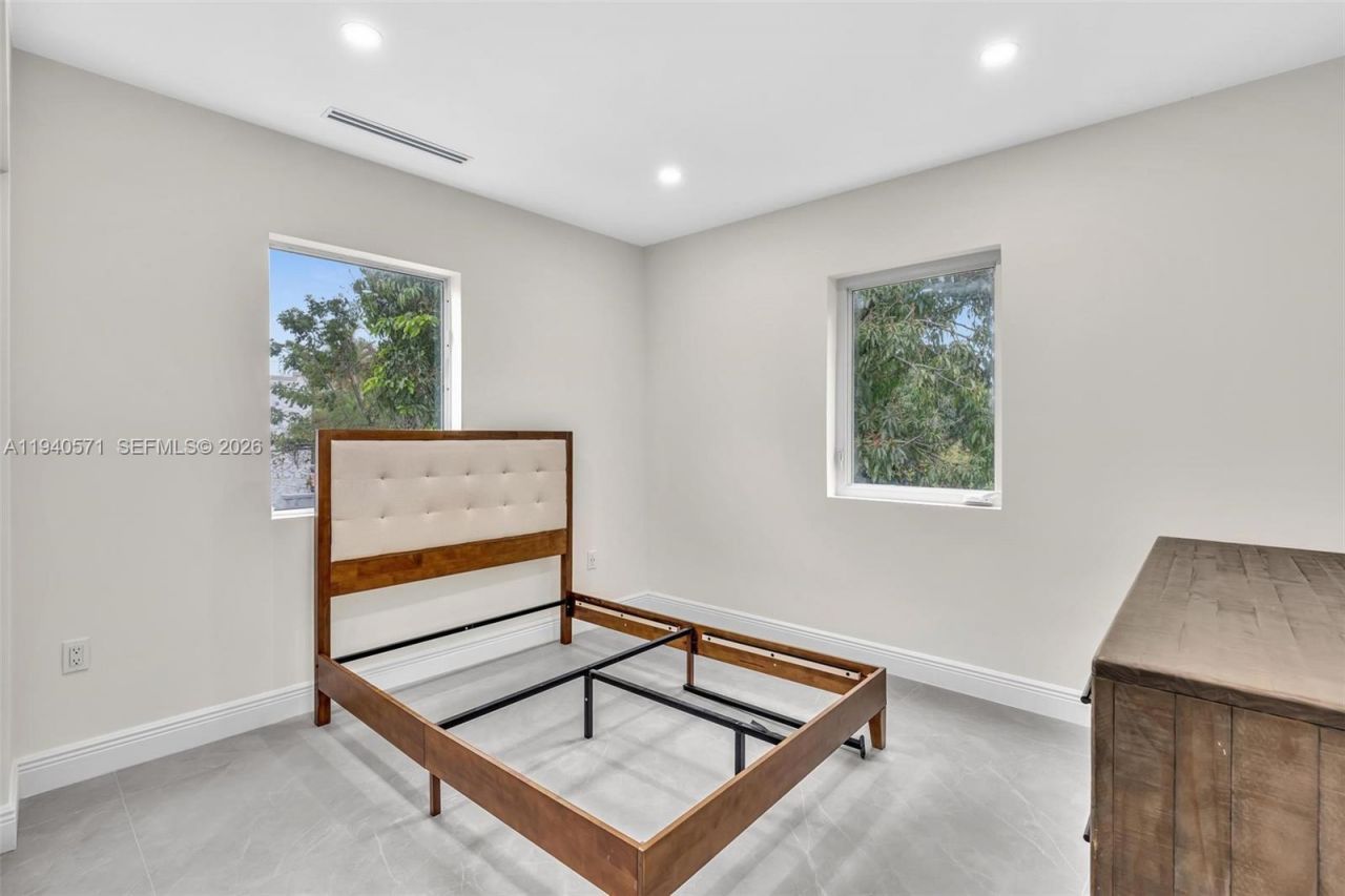 1636 SW 9th St, Miami, FL 33135 Photo