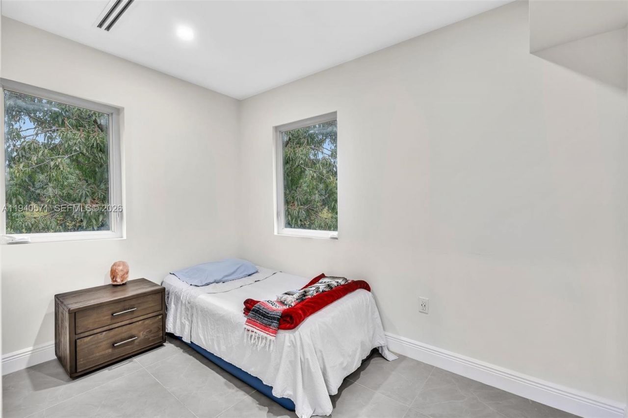 1636 SW 9th St, Miami, FL 33135 Photo