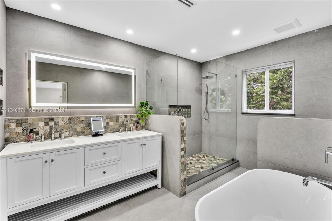 1636 SW 9th St, Miami, FL 33135 Photo