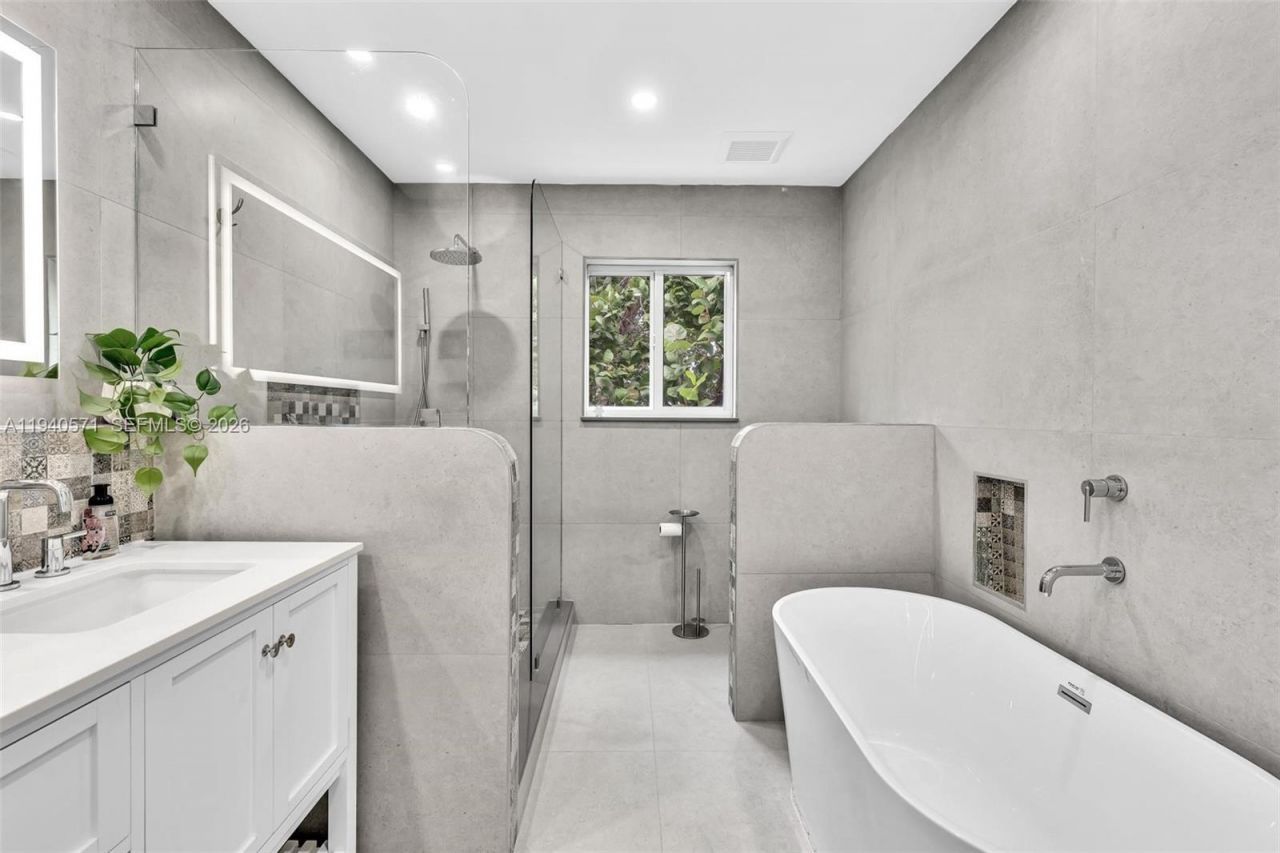 1636 SW 9th St, Miami, FL 33135 Photo